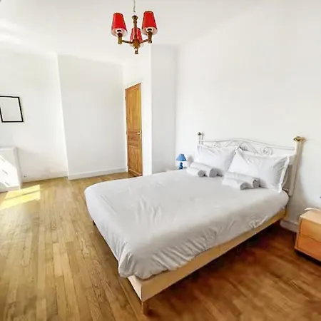 Grande Maison Avec Piscine Sous Les Falaises De La Roque Gageac *